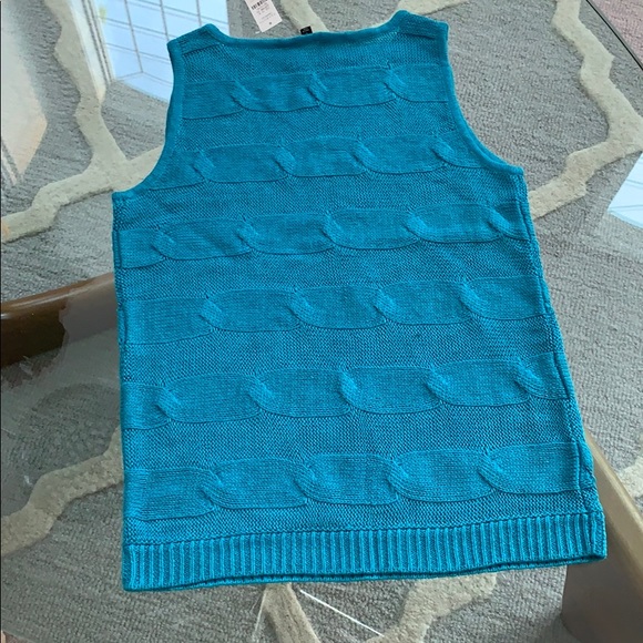 TOP NWT - Picture 3 of 4